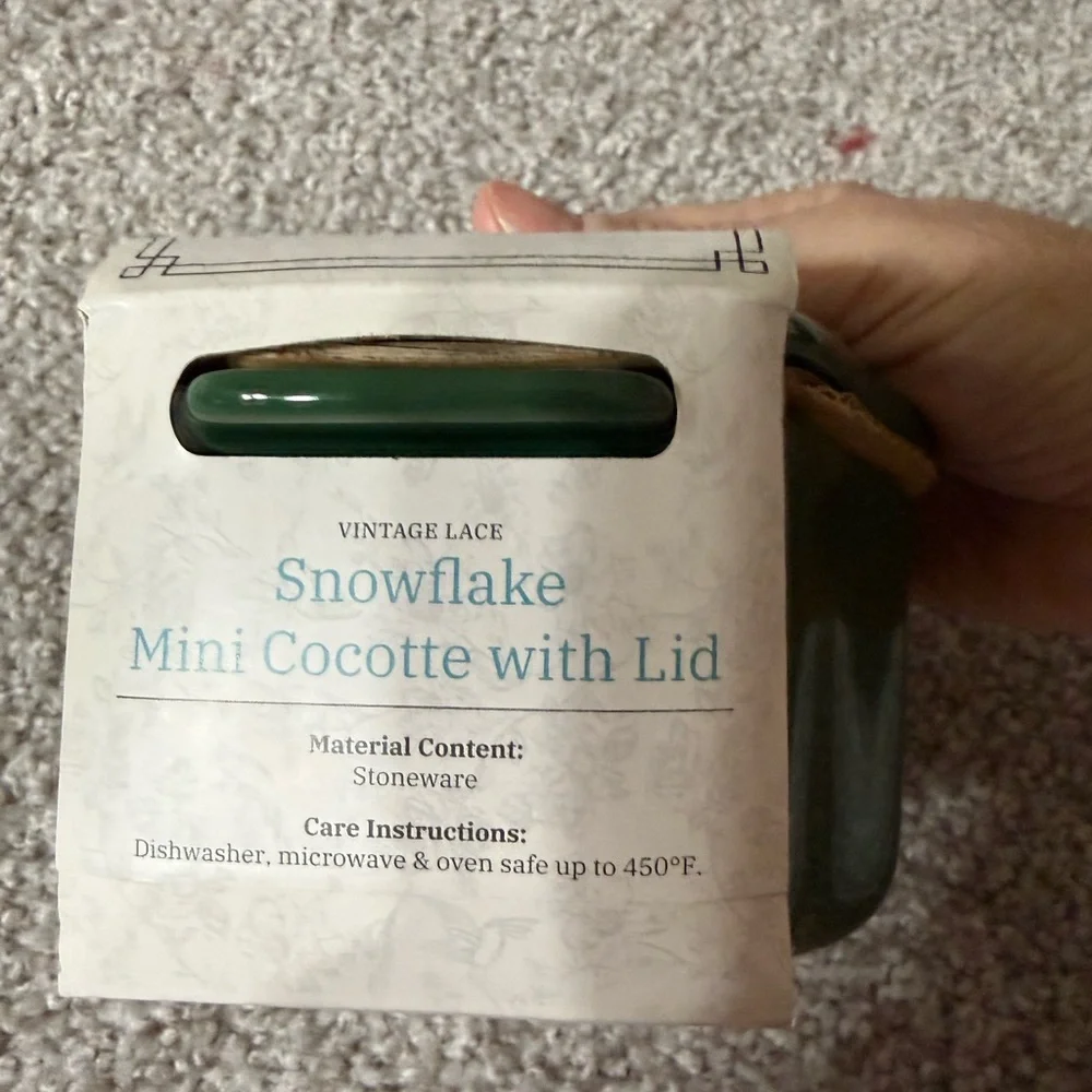 The Pioneer Woman Vintage Lace Snowflake Mini Cocotte with Lid – Green